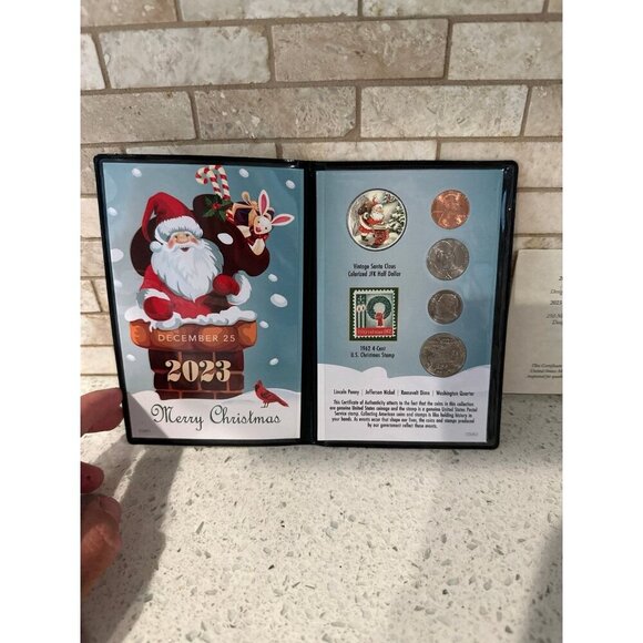 2023‎ Santa Coin Collectible Greeting Card - Picture 2 of 3